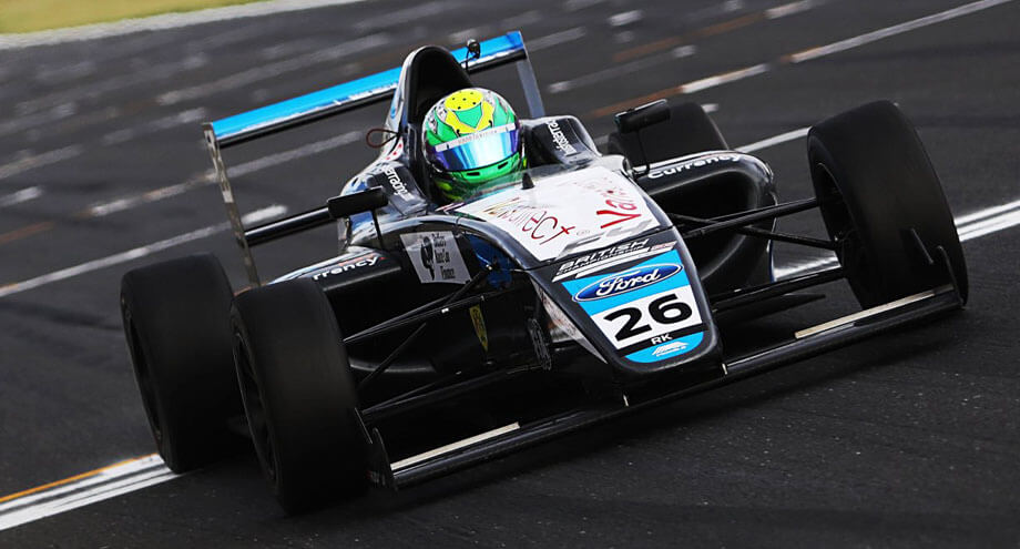 Louis Foster heads to Thruxton Circuit this weekend