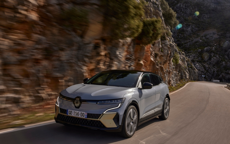 Renault Adds Flagship 'Iconic' Spec to All-New Megane E-Tech 100% Electric Range