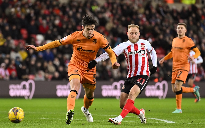 Sunderland Battle Hard In Key Play-Off Meeting