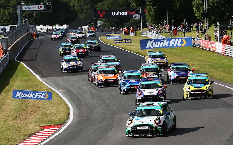 Vertu MINI CHALLENGE Prepares To Resume Battle At Croft