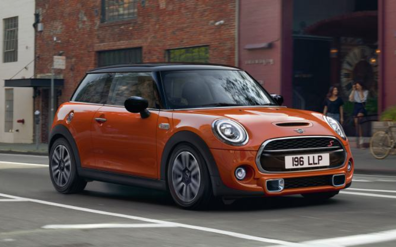 5 Reasons The MINI Hatchback Makes A Great First Car