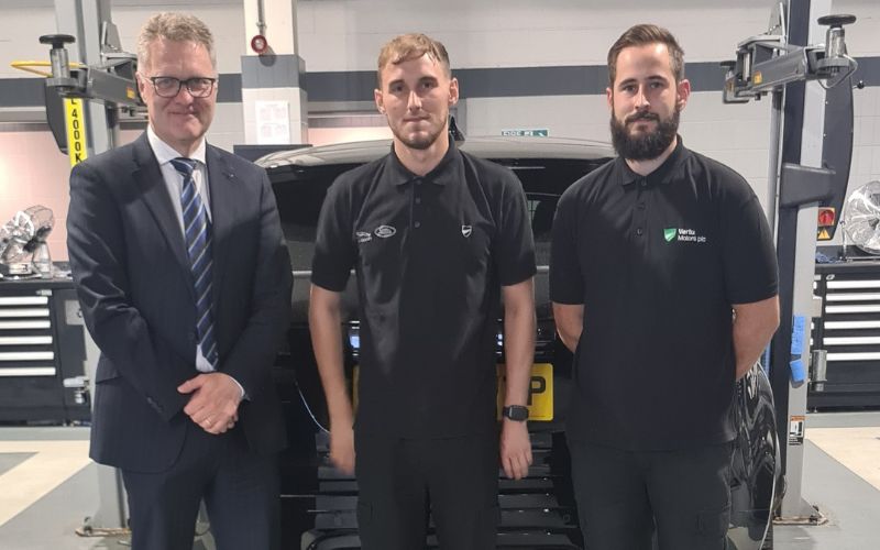 Vertu Leeds Jaguar Land Rover Celebrates Two New Master Technicians