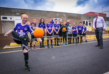Macklin Motors Glasgow support primary school football team