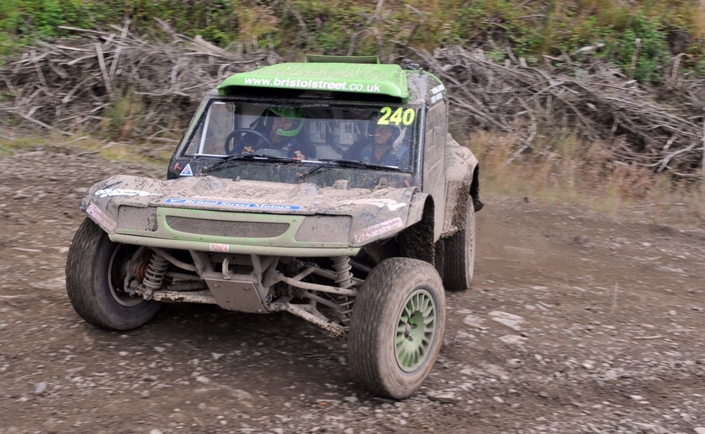 Ford Worcester supports local off-road racing driver