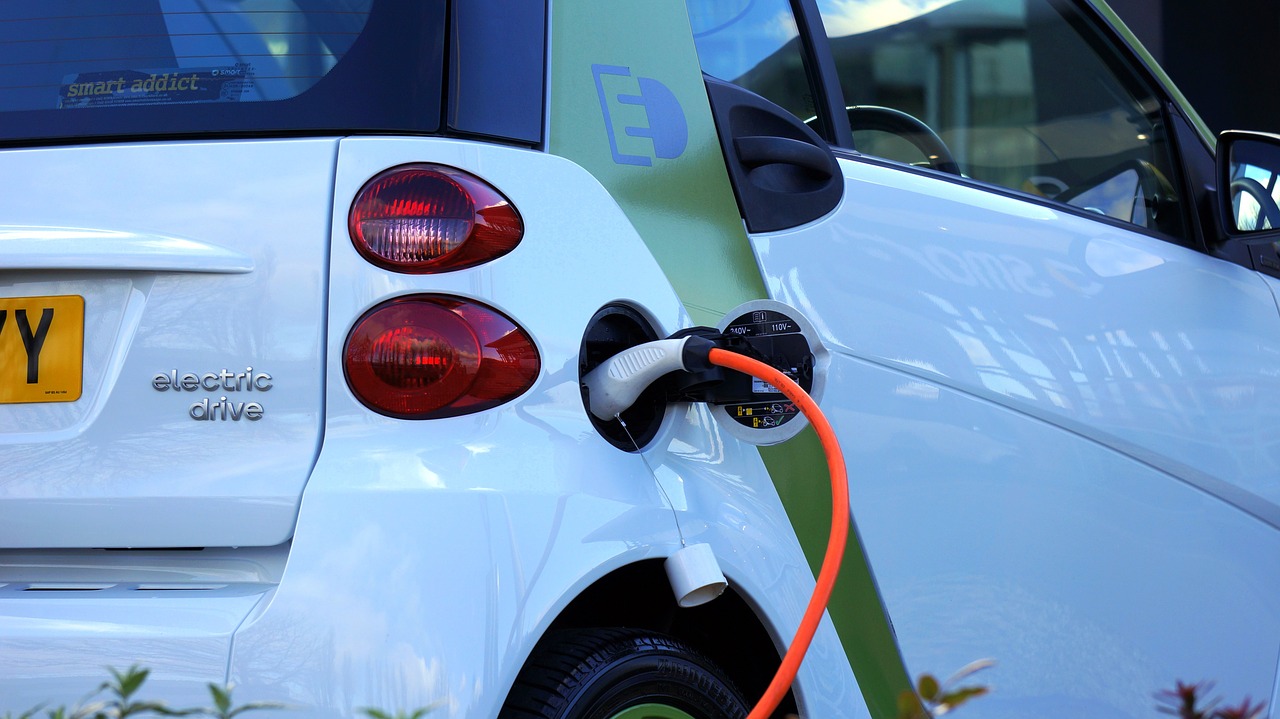 Why Toyota EV drivers should switch energy providers regularly