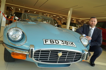 UNIQUE VEHICLE ARRIVES AT LEEDS RETAIL CENTRE