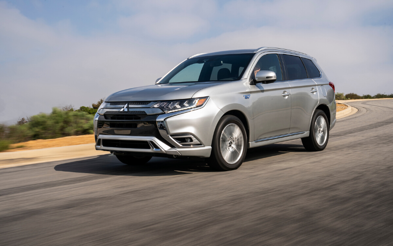 The Outlander PHEV Wins The 2020 Family Green Car Of The Year Award