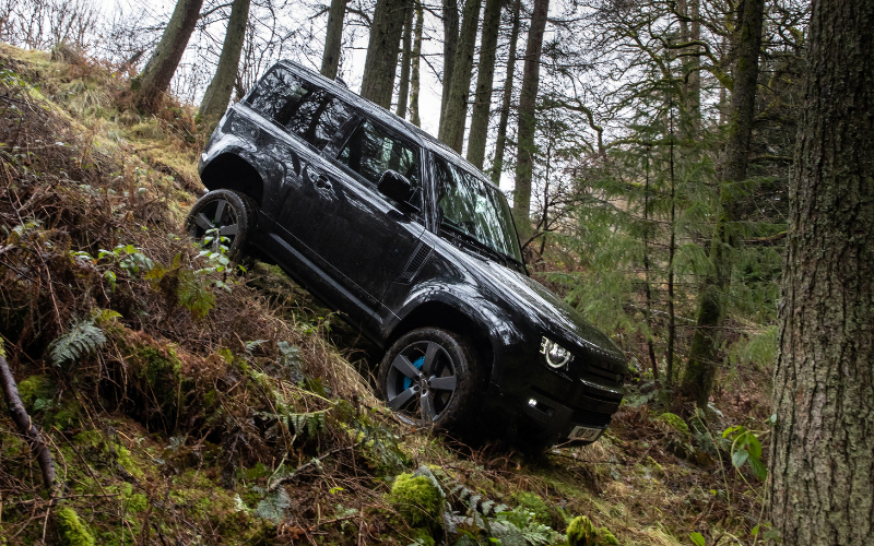 Defender Crowned 'Large Crossover SUV Of The Year' At UK Car Of The Year Awards