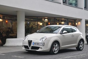 Alfa Romeo MiTo beats athlete in London challenge